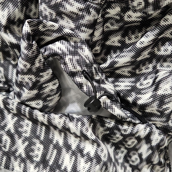 NWOT Armani Exchange Packable Logo Windbreaker Jacket. Size M - Picture 13 of 16